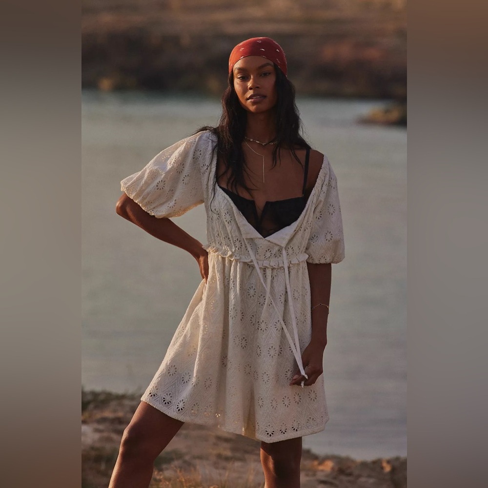 Pilcro Puff-Sleeve Eyelet Romper size small - Picture 2 of 10